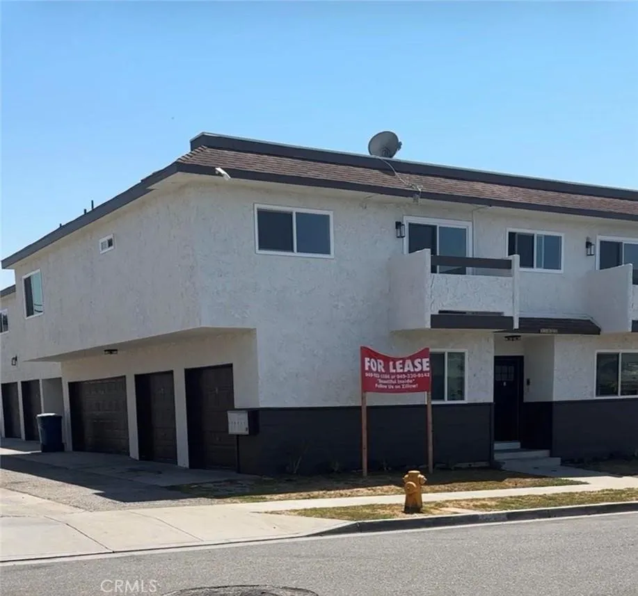 Additional image 2 of 17422 Keelson Ln Unit 5, Huntington Beach, CA 92647