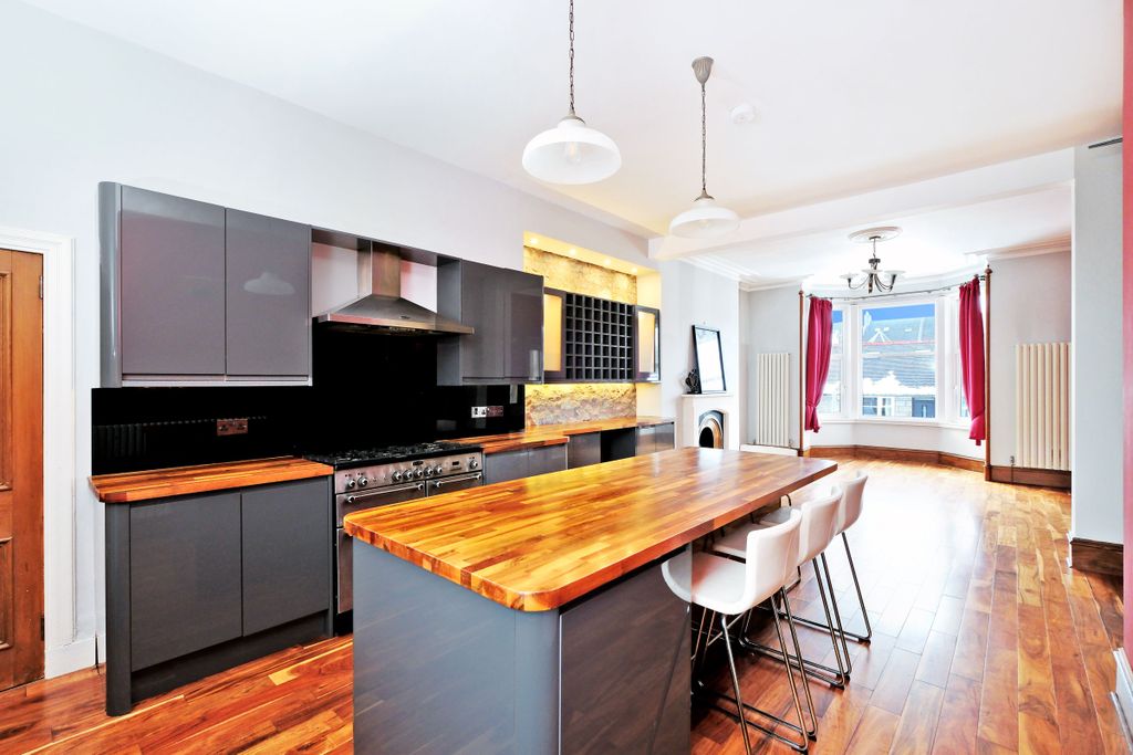 Additional image 7 of 4 bed flat for saleRichmondhill Place, Aberdeen AB15