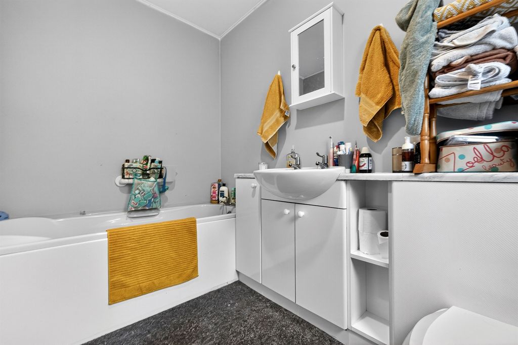 Additional image 6 of 2 bed flat for saleCausewayhead Road, Stirling FK9