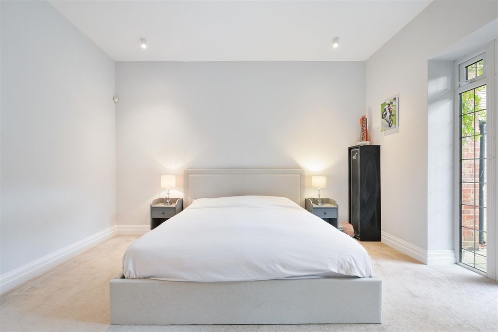 Additional image 12 of 3 bed flat for saleWoodland Way, Kingswood KT20