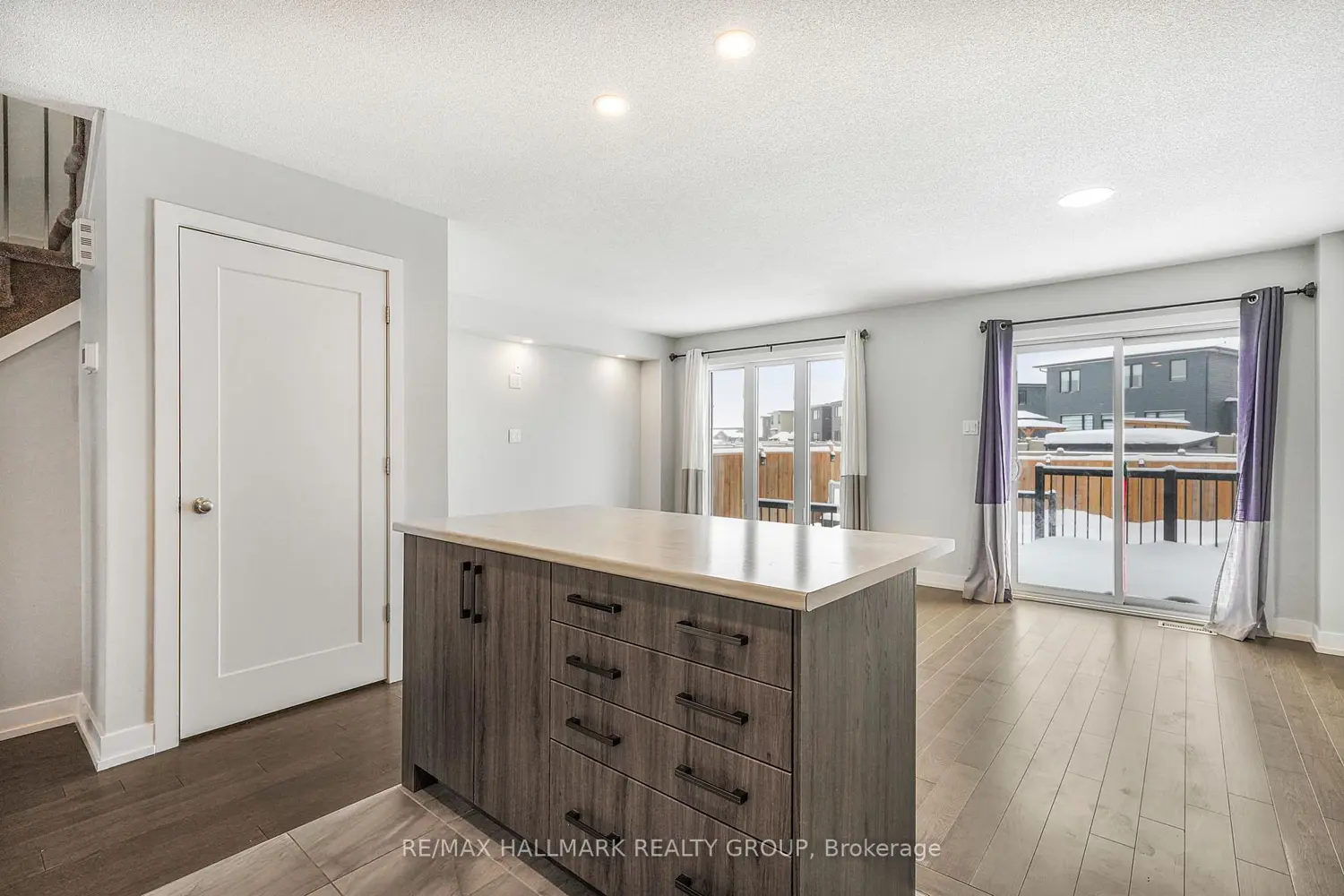 Additional image 6 of 877 Platinum Street