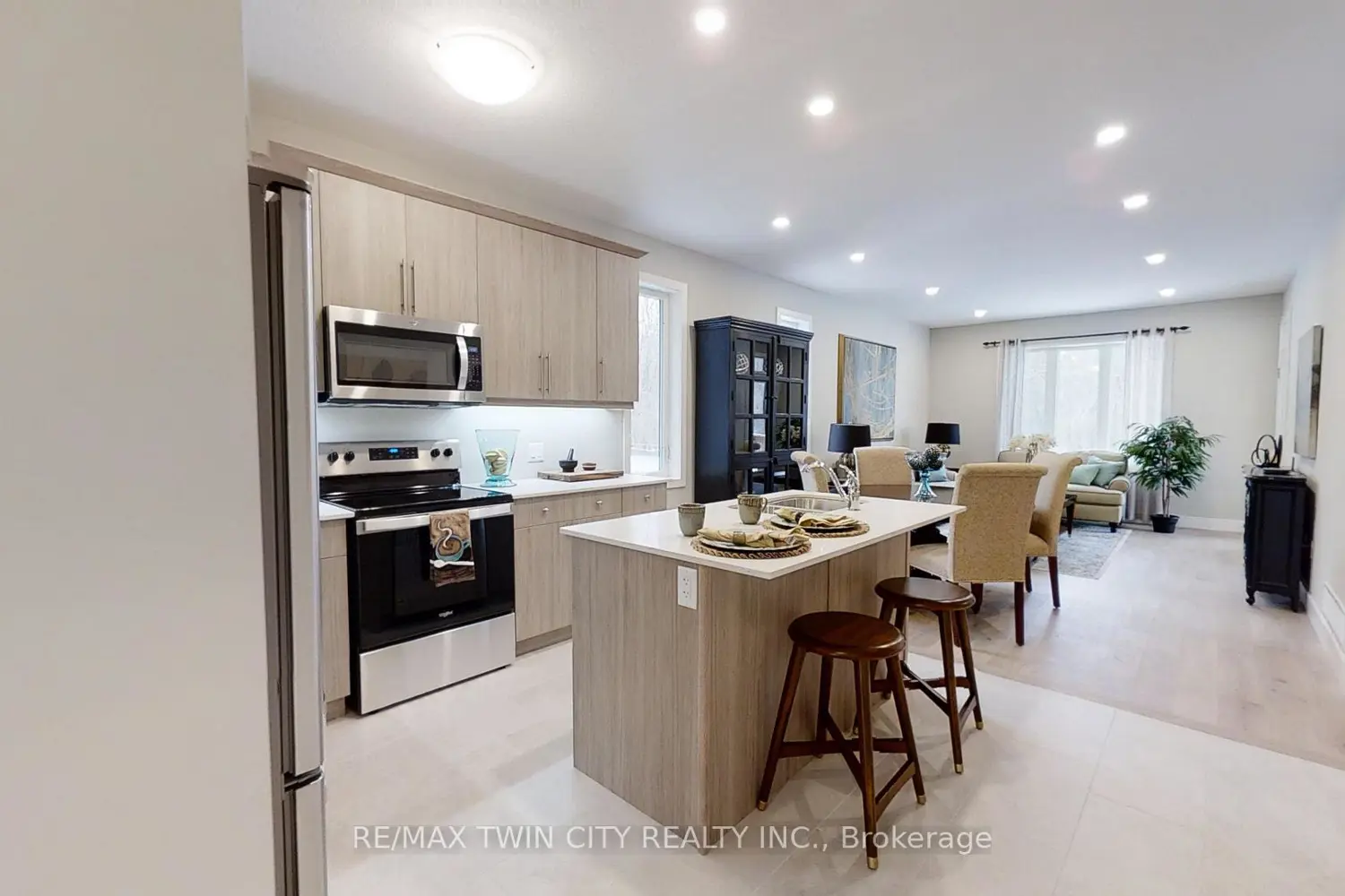 668 Chelton Road photo 3