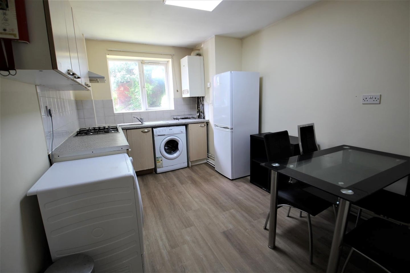 3 Bed Flat, Pennington Court, LS6, N1 7GU