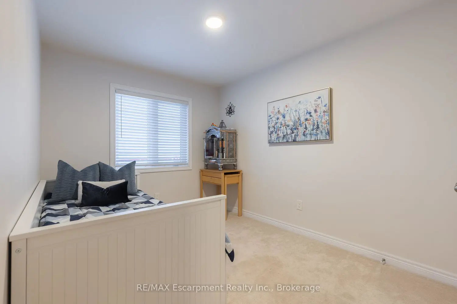 Additional image 15 of 31 Pinot Crescent