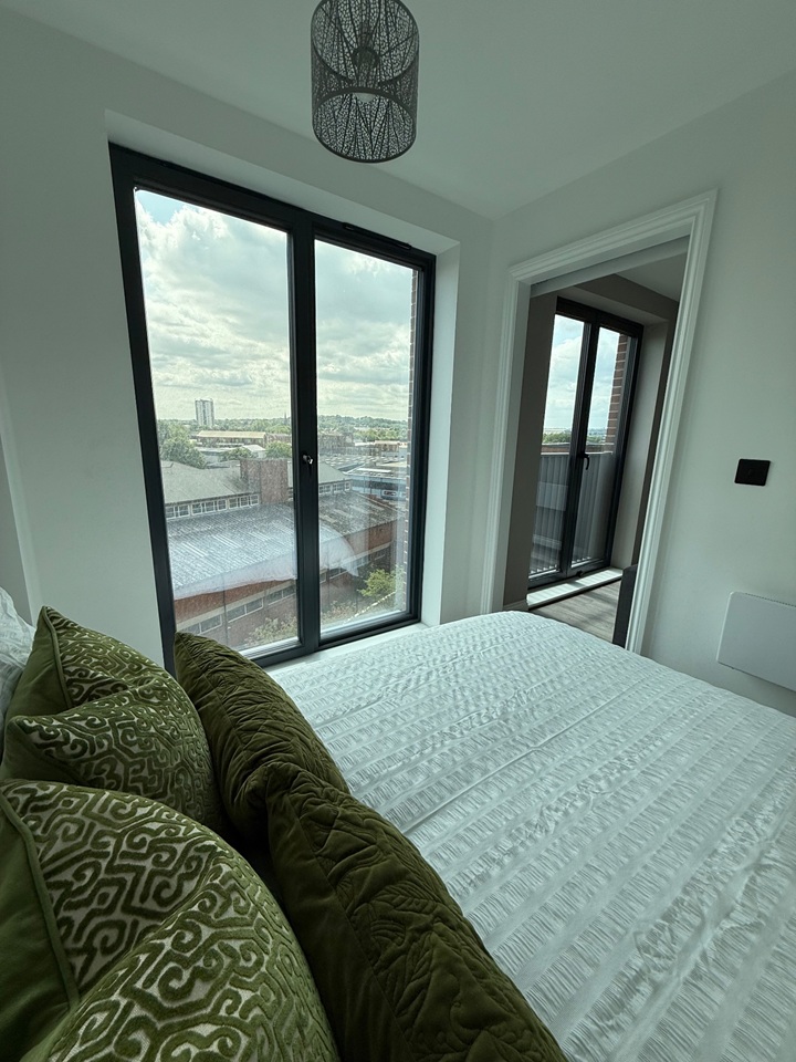 1 Bed Flat, Springwell Gardens, LS12, N1 7GU