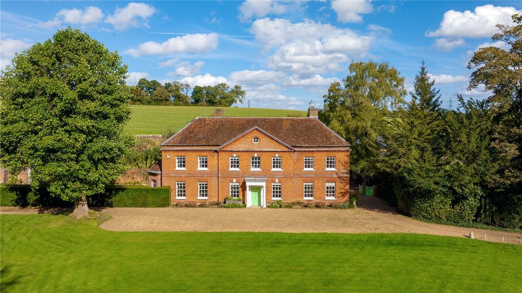 6 bed detached house for saleThe Lynch, Kensworth, Dunstable, Bedfordshire LU6