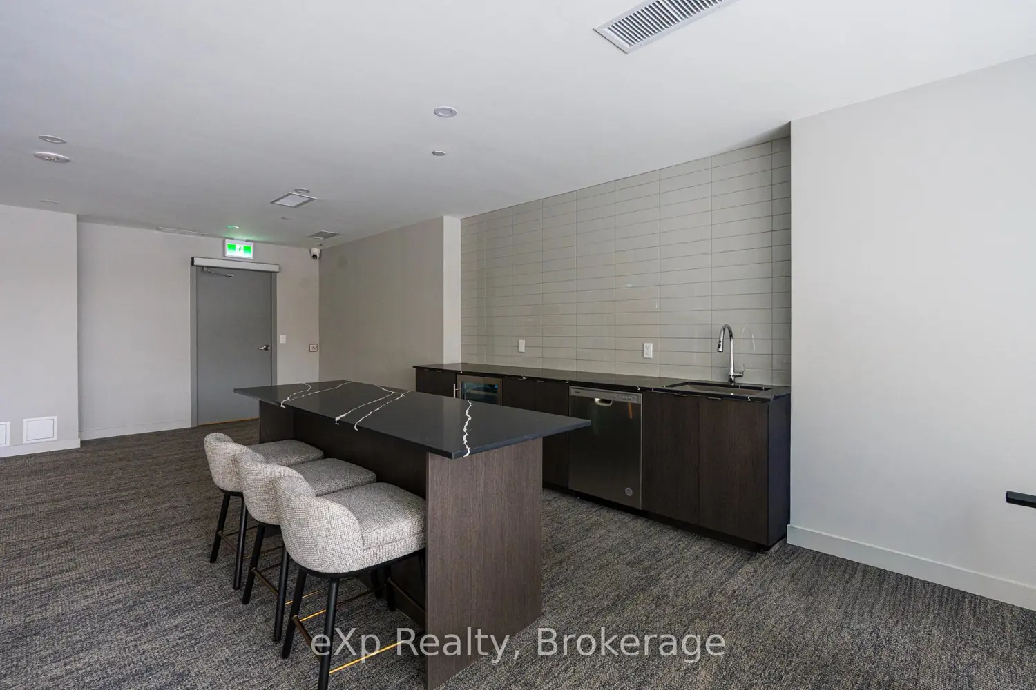 Additional image 18 of 859 The Queensway 209