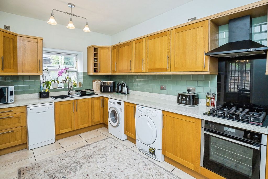 Additional image 5 of 5 bed flat for saleCrane Street, Cefn Mawr, Wrexham LL14
