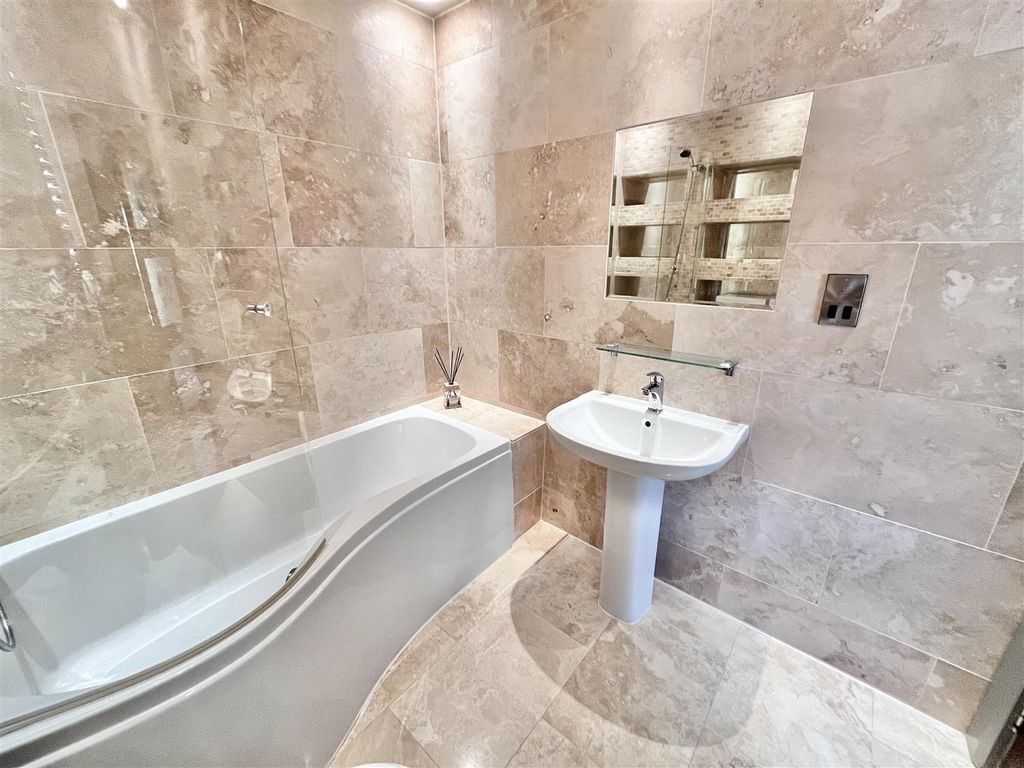 Additional image 7 of 2 bed flat for sale6 Norcliffe Hall, Altrincham Road, Wilmslow SK9
