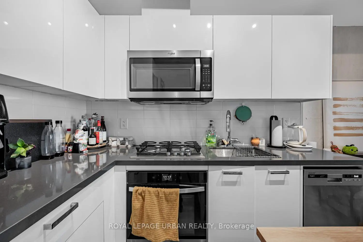 Additional image 6 of 195 Mccaul Street 521