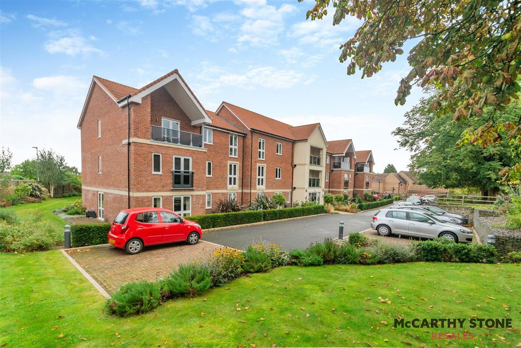 2 bed flat for saleAndrews Court, Molescroft Road, Beverley HU17
