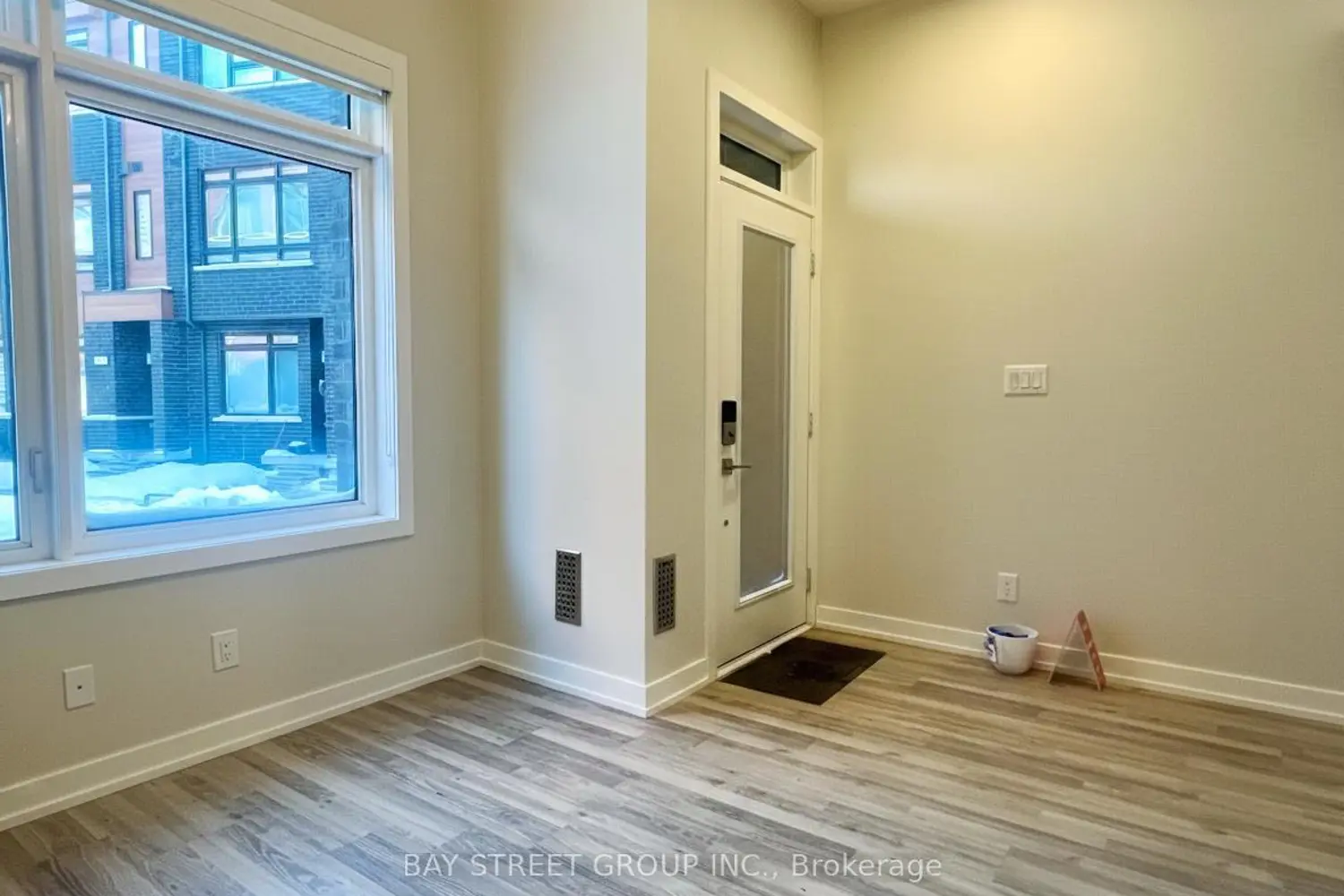 370 Red Maple Road 13 photo 4