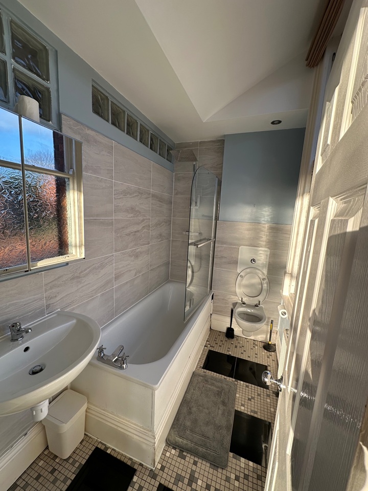 Additional image 10 of Room in a Shared Flat, Hyde Terrace, LS2, N1 7GU