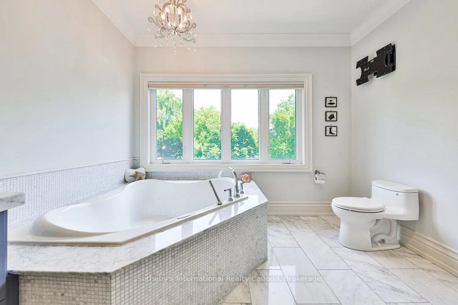 Additional image 9 of 1035 Truman Avenue