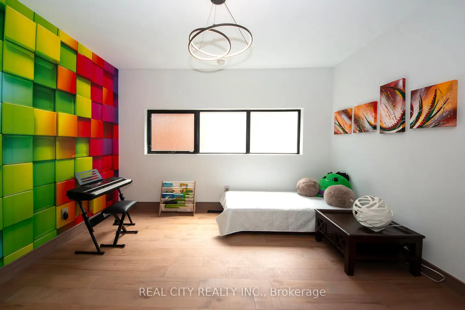 Additional image 4 of 662 Byngmount Avenue