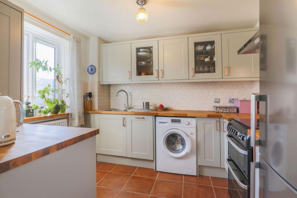 Additional image 3 of 2 Bed Flat, Sunningdale Close, SE16, N1 7GU