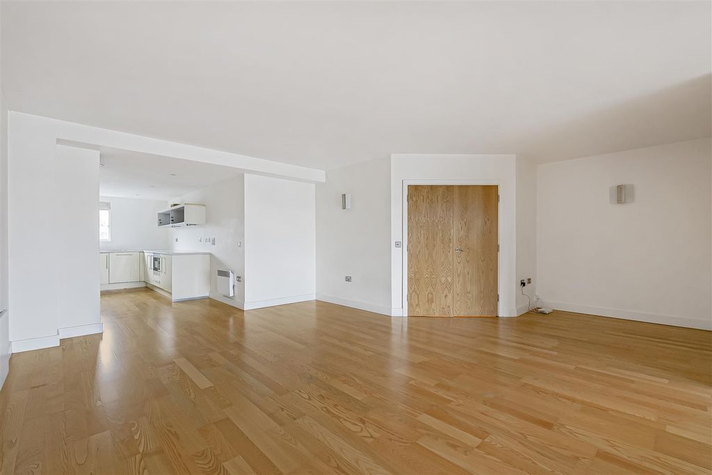 2 bed flat for saleRiverside Place, Cambridge CB5 photo 5