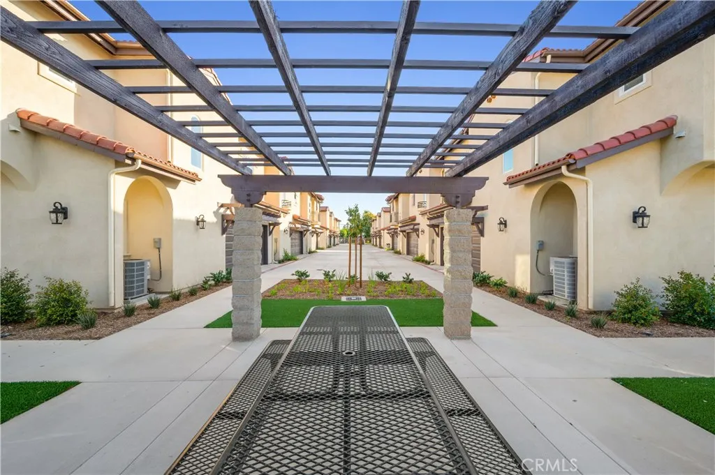 Additional image 18 of 961 E Phillips Boulevard Unit 01, Pomona, CA 91766