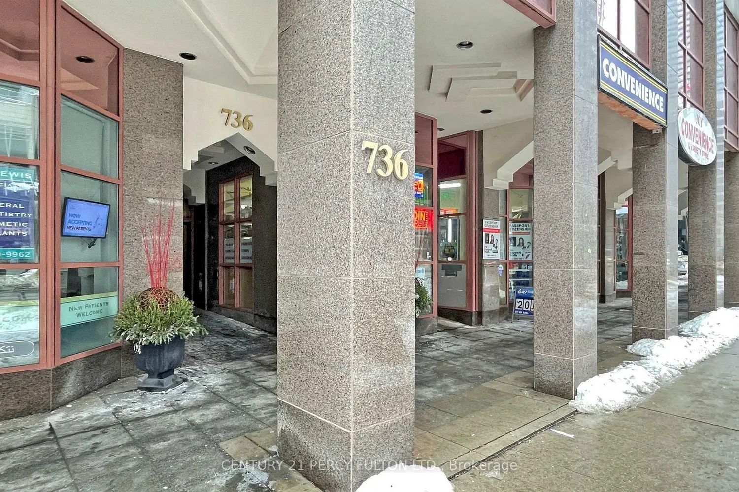 736 Bay Street 703 photo 4