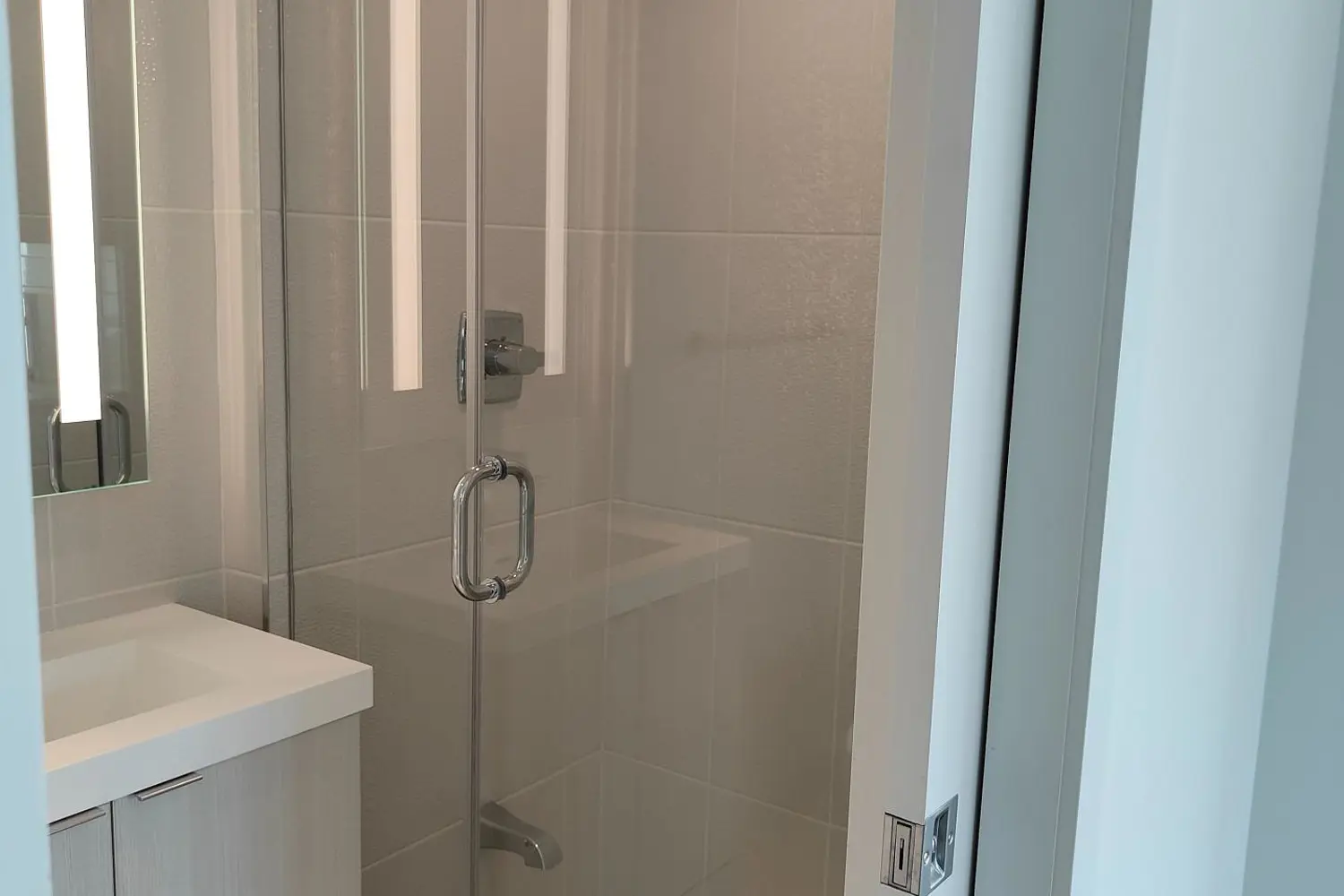 Additional image 8 of 575 Bloor Street 1507
