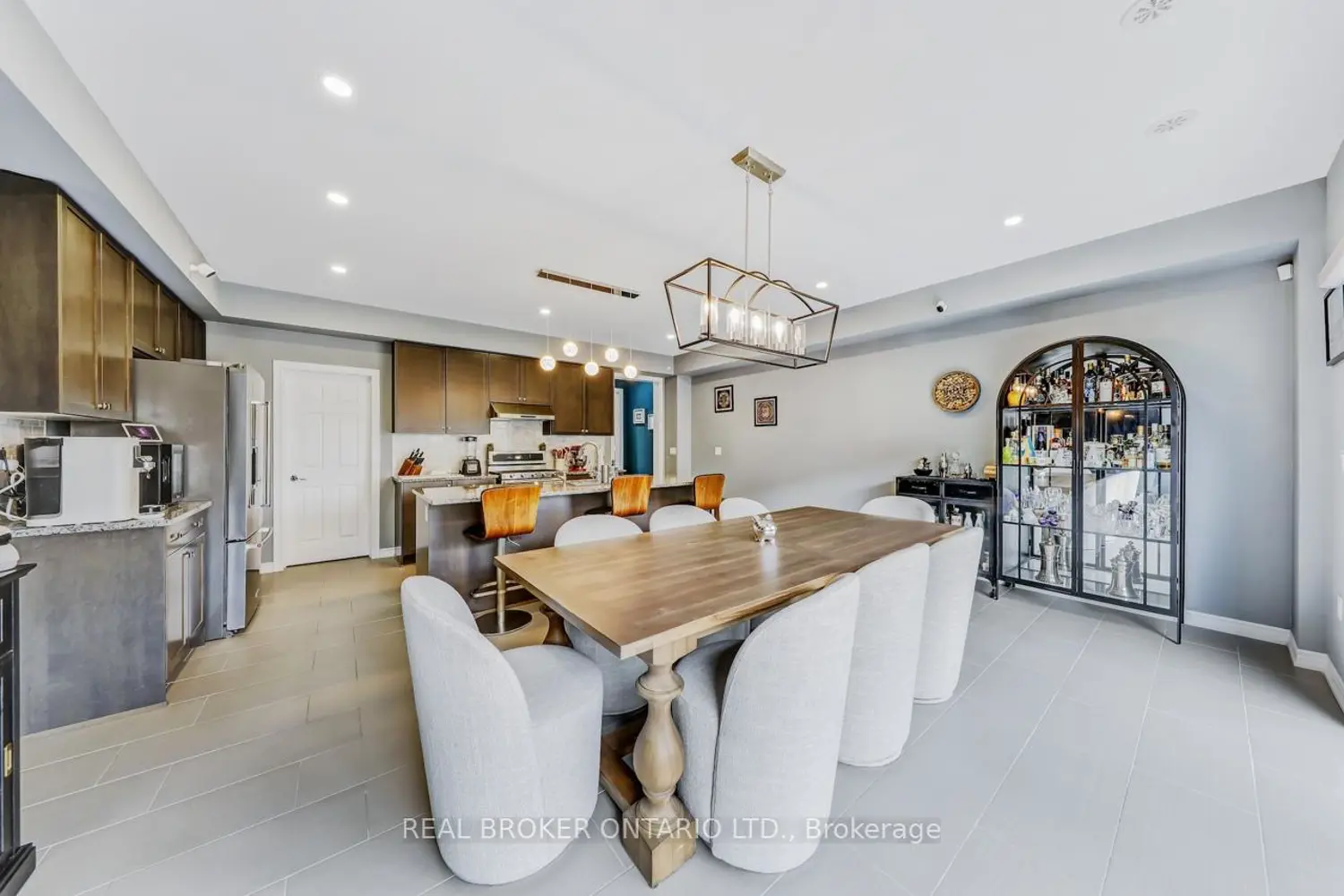 10937 Victoria Square Boulevard photo 3