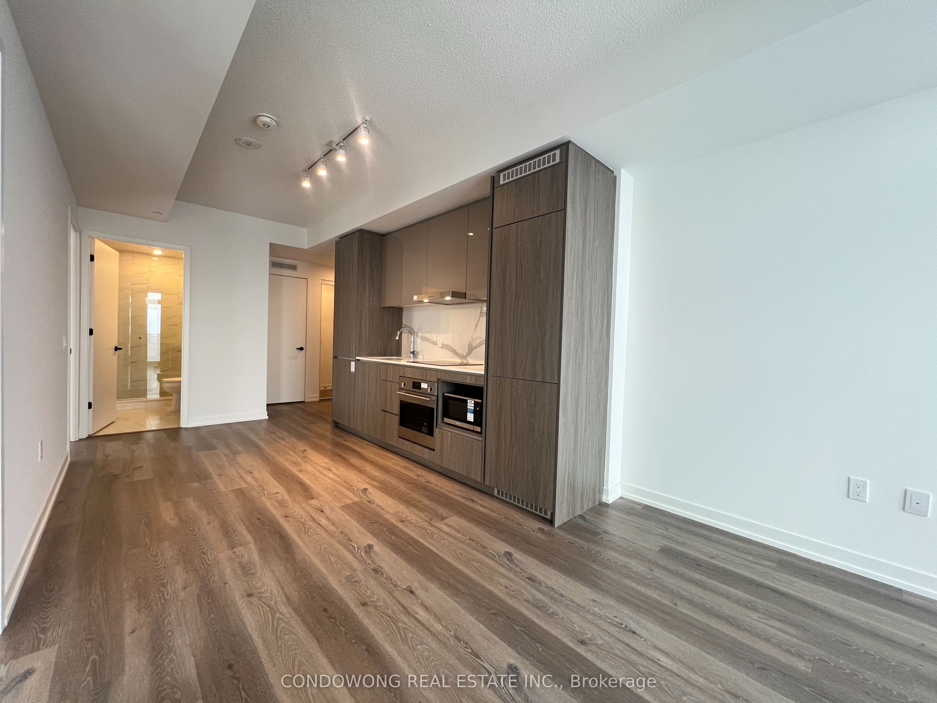 3712-28 Interchange Way, Vaughan, ON, L4K 0P8 photo 2