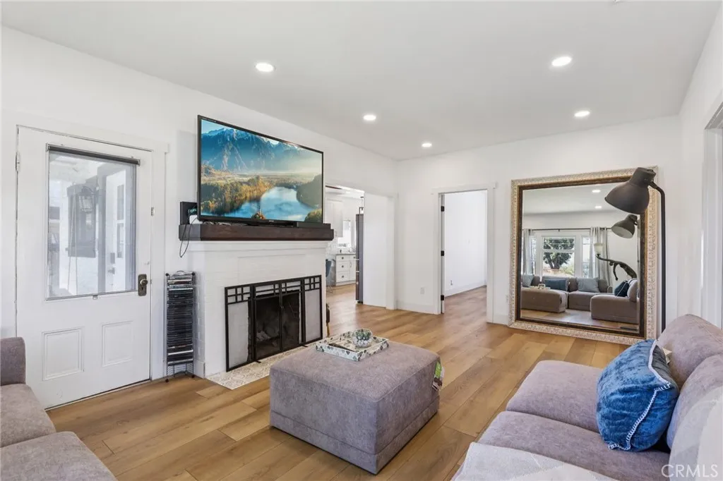 Additional image 10 of 230 S B St Unit 1, Tustin, CA 92780