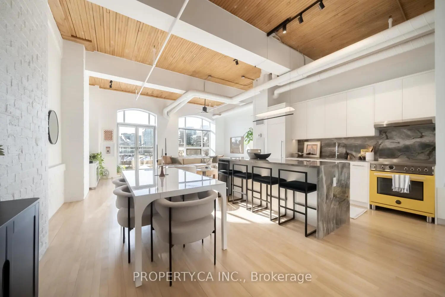 993 Queen Street 409 photo 2