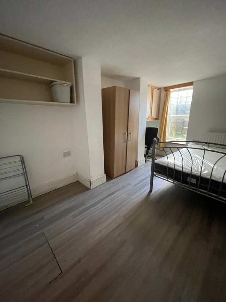 Additional image 5 of Room in a Shared House, Royal Park Grove, LS6, LS6 1HQ