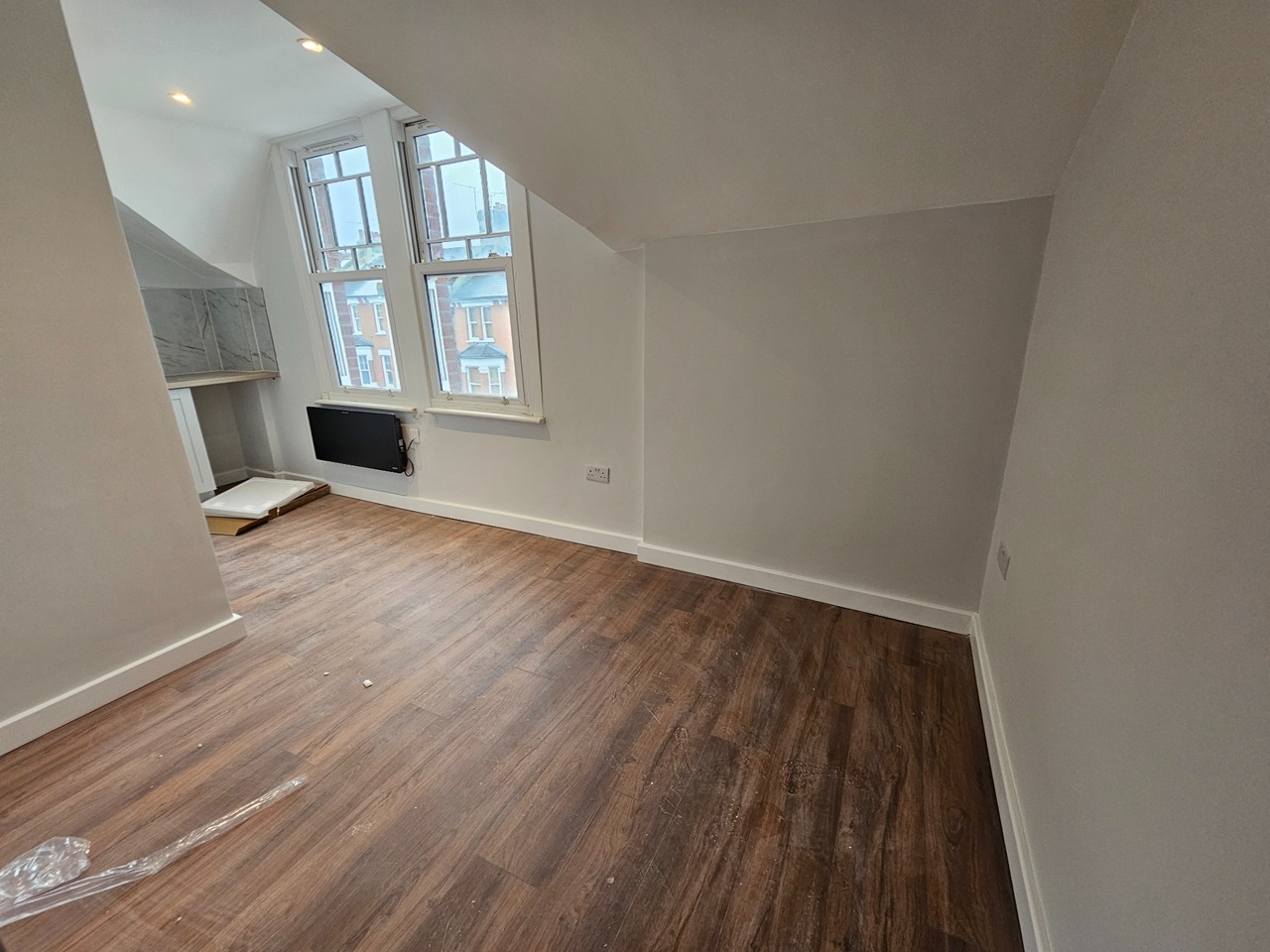 Additional image 6 of Studio Flat, Garfield Road, SW11, N1 7GU