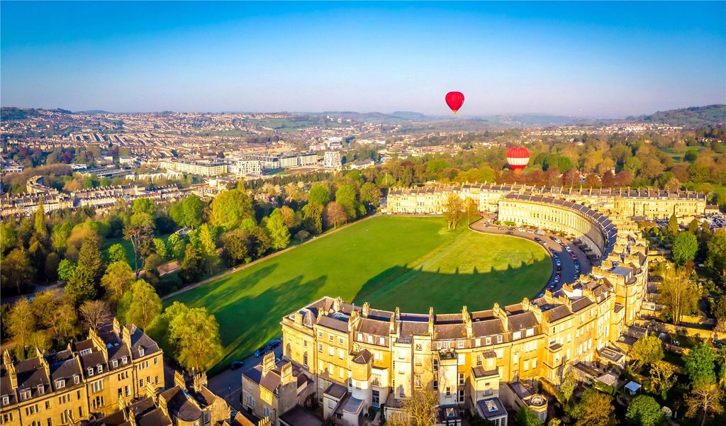 8 bed terraced house for saleRoyal Crescent, Bath, Somerset BA1