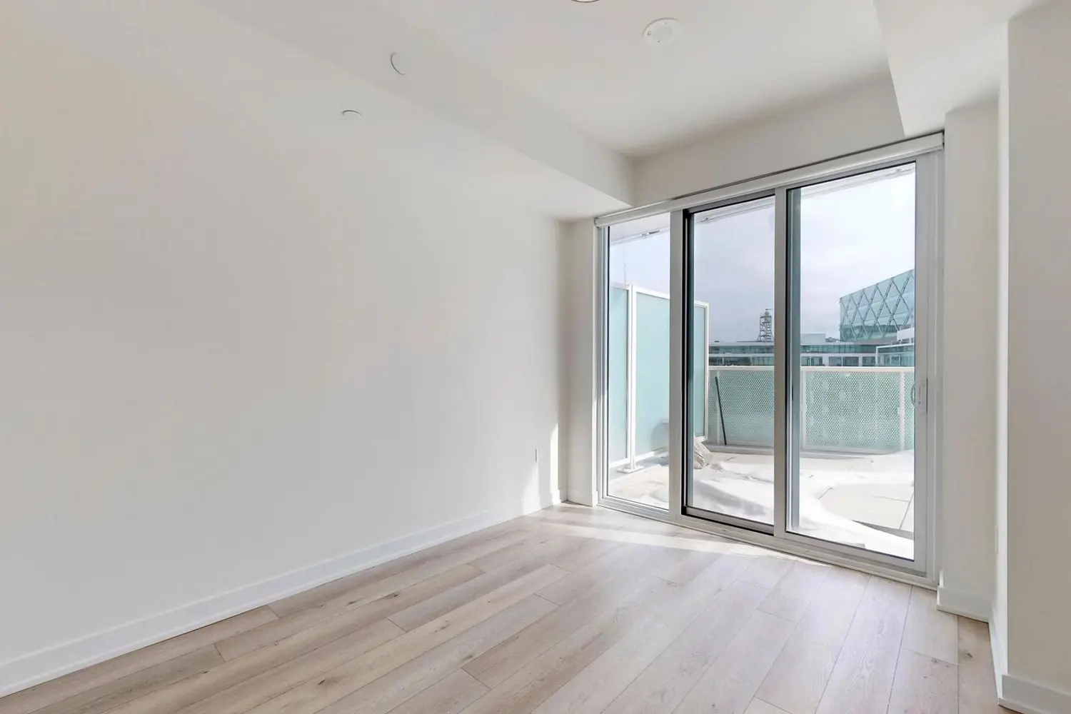 Additional image 15 of 15 Queens Quay 1002