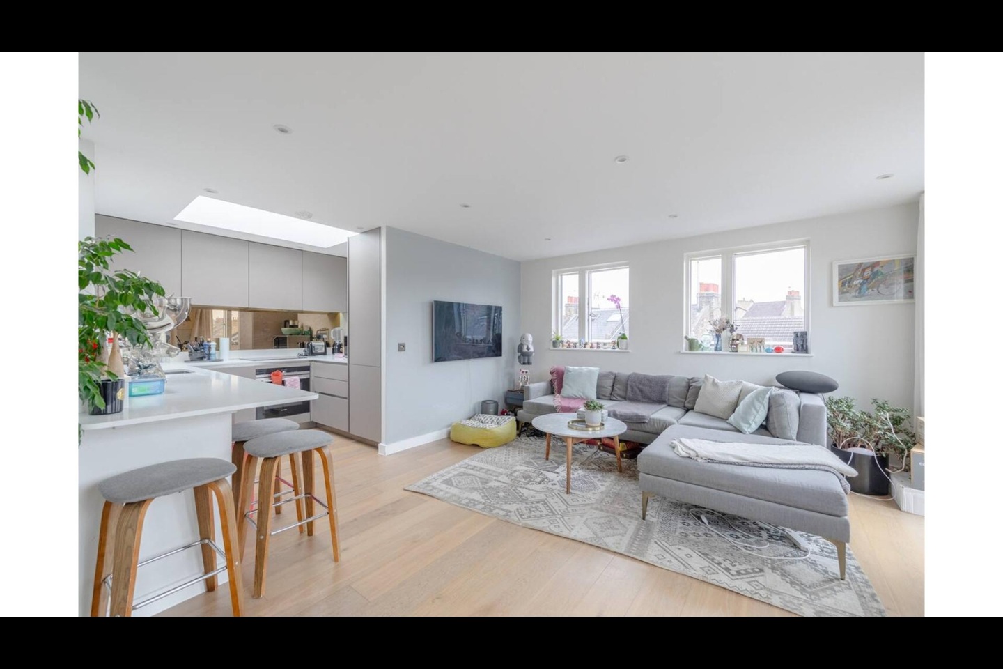 2 Bed Flat, Taybridge Road, SW11, N1 7GU