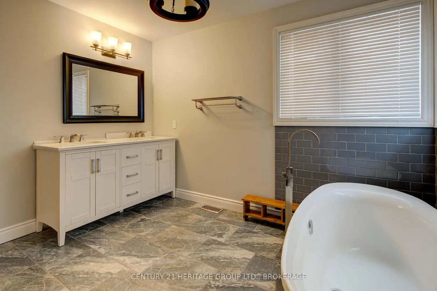 Additional image 18 of 456 Weston Crescent