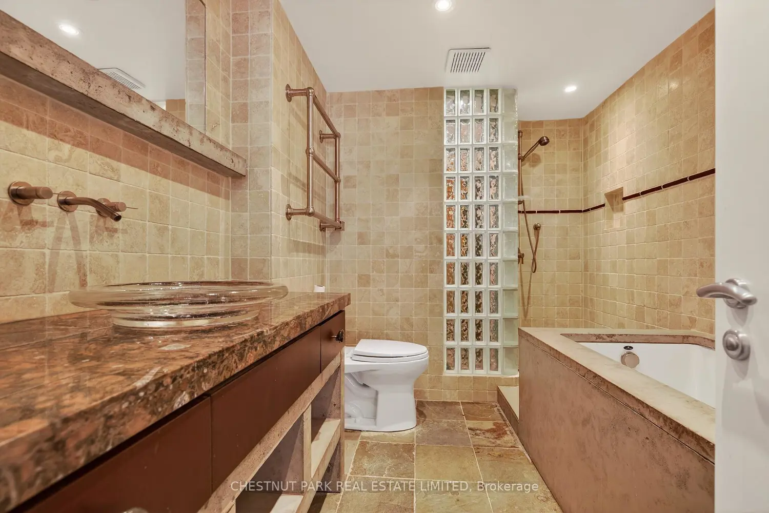 Additional image 15 of 40 Rosehill Avenue 604