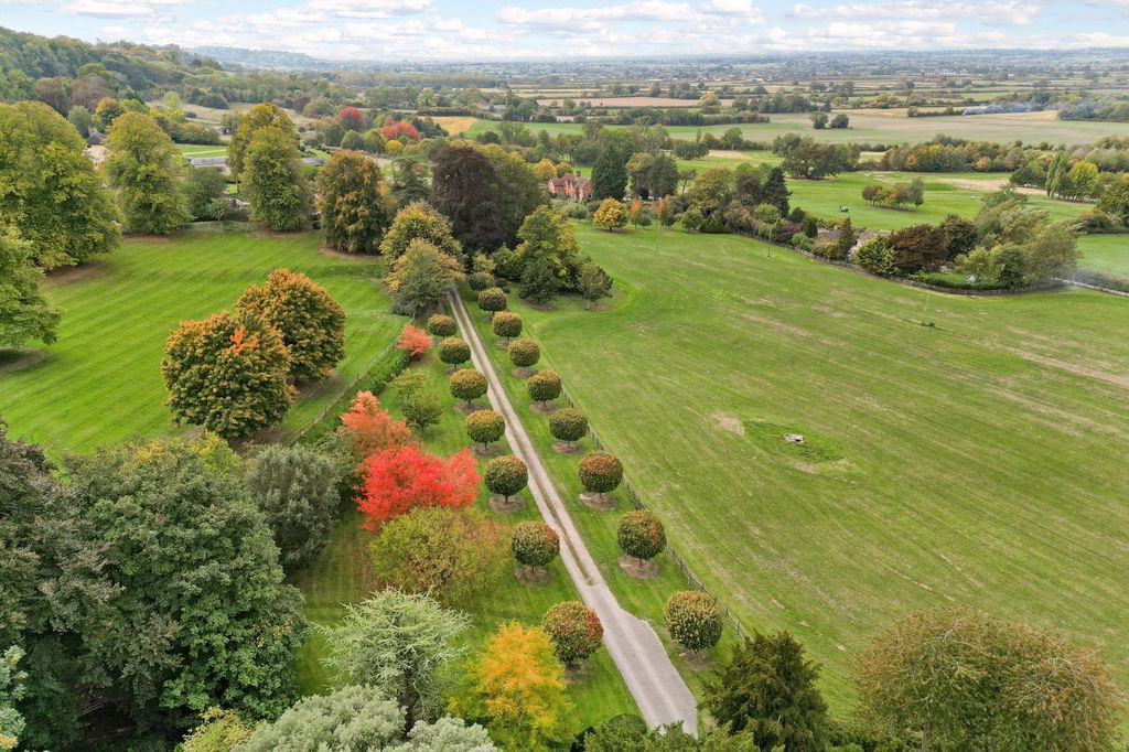 Additional image 5 of 5 bed detached house for saleBasset Down, Wroughton, Wiltshire SN4