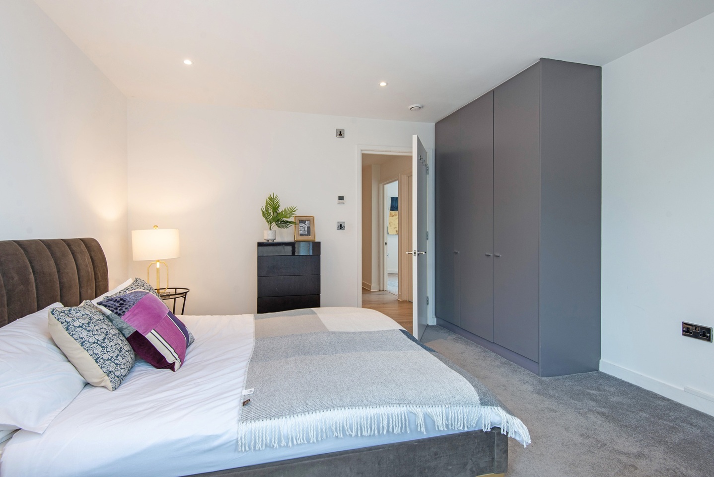 Additional image 7 of 2 Bed Flat, Tavistock Crescent, W11, N1 7GU