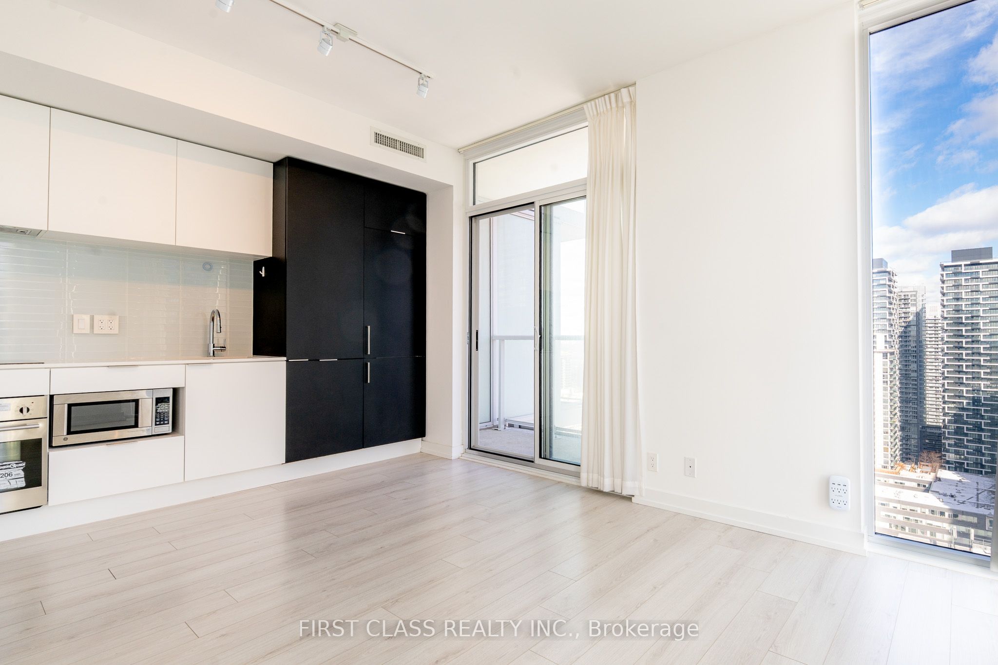 Additional image 4 of 2506-33 Helendale Avenue, Toronto, ON, M4R 0A4