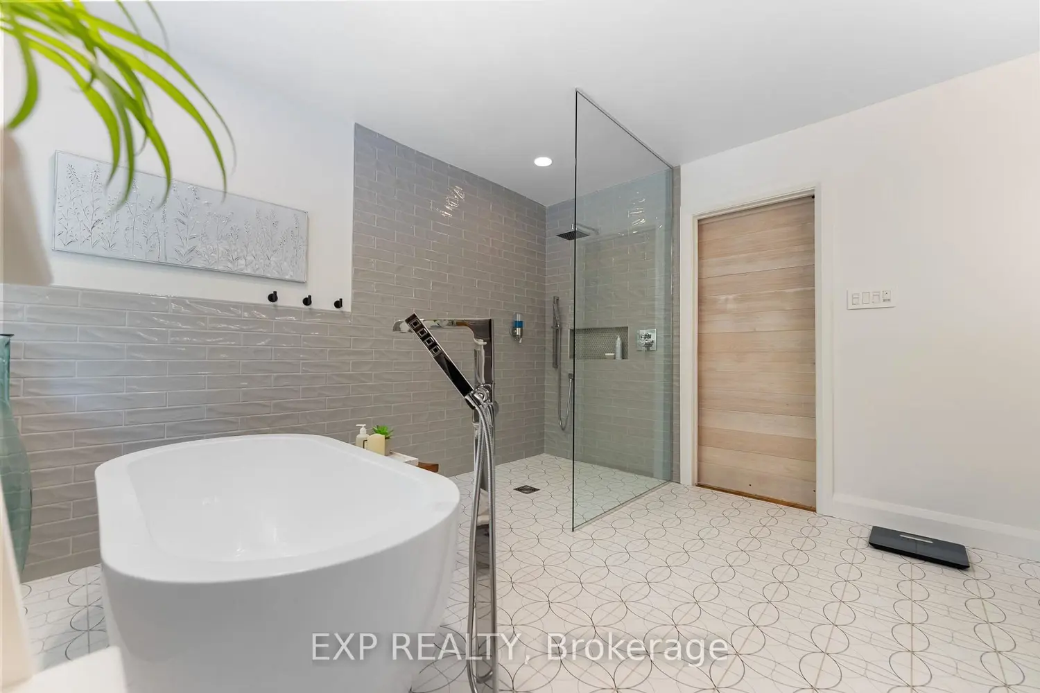 Additional image 13 of 5759 Queenscourt Crescent