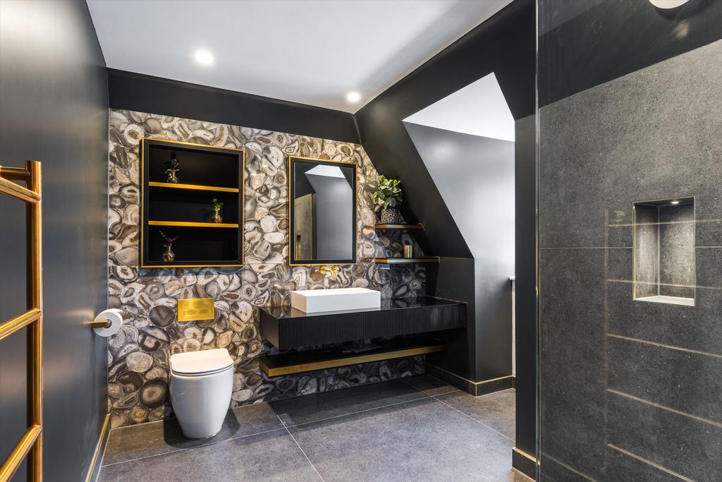 Additional image 16 of 5 bed detached house for saleCharters Gate, Hancocks Mount, Ascot, Berkshire SL5