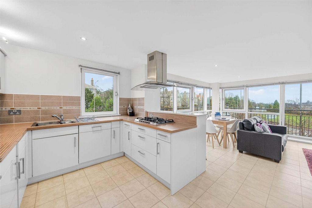 Additional image 6 of 2 bed flat for sale10 Queens Highlands, Aberdeen AB15