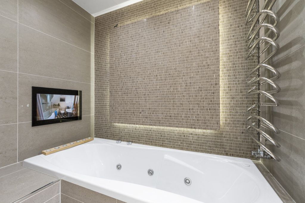 Additional image 21 of 6 bed detached house for saleWawensmere Road, Henley-In-Arden B95