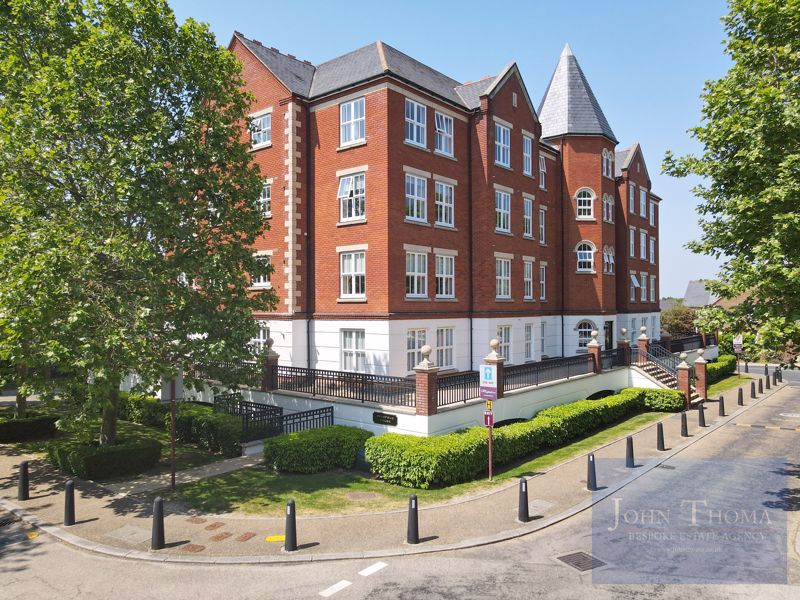 4 bed flat for saleThe Boulevard, Woodford Green IG8