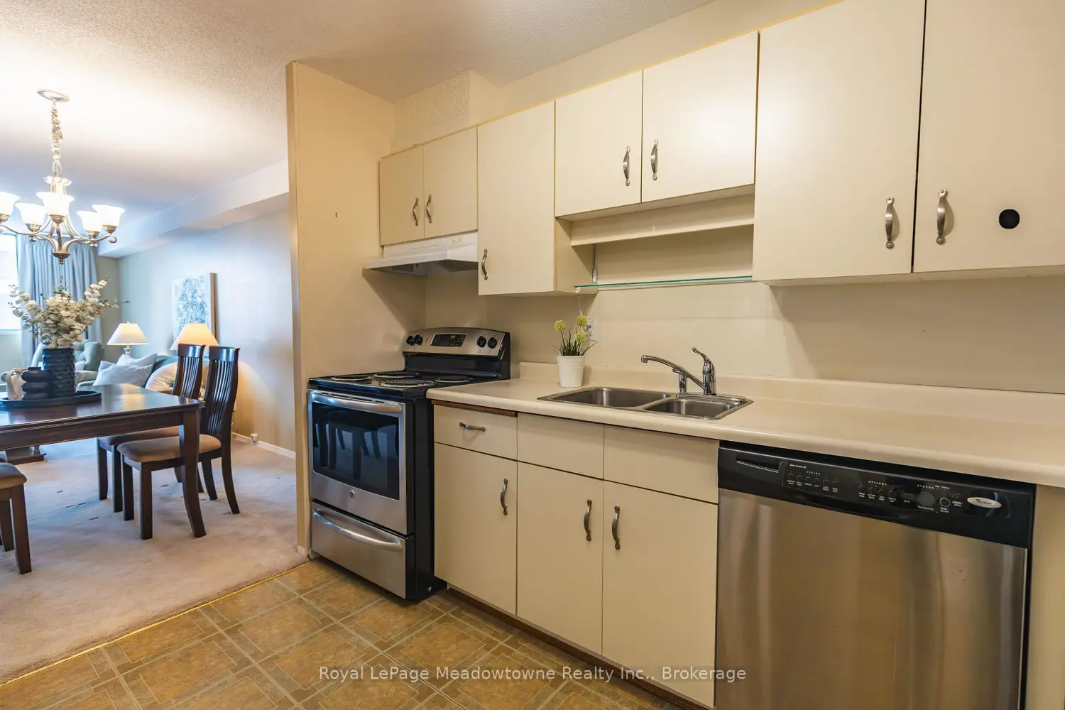 81 Millside Drive 605 photo 4