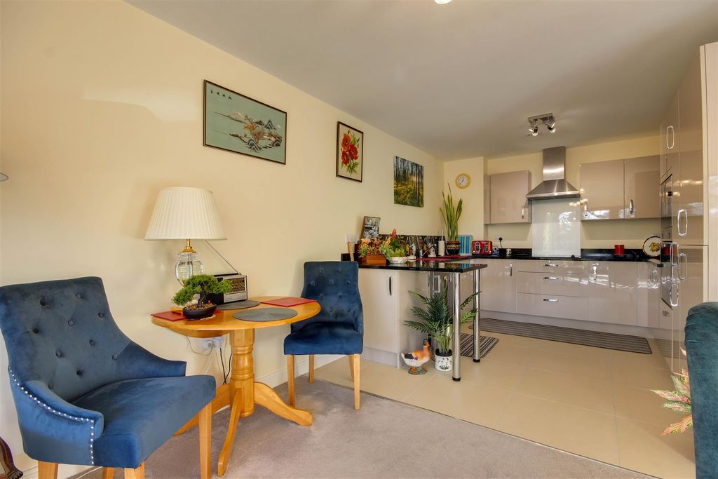 Additional image 7 of 2 bed flat for saleStapleton Court, Waller Grove, Swanland HU14