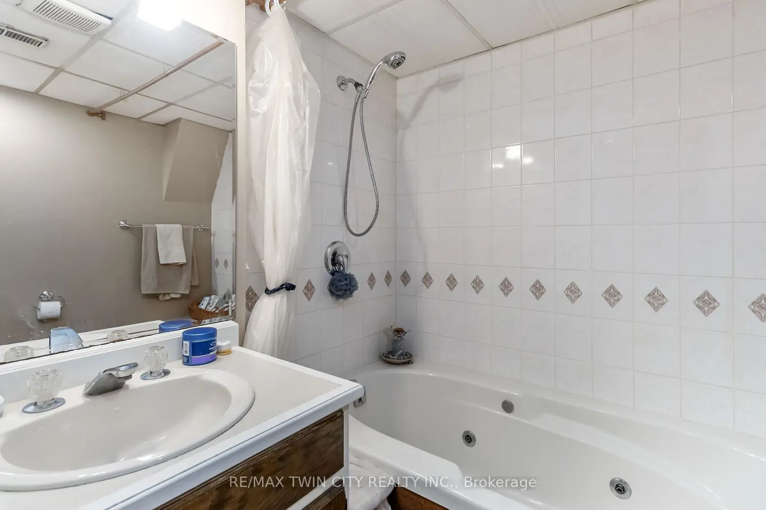 Additional image 12 of 76 Lee Avenue