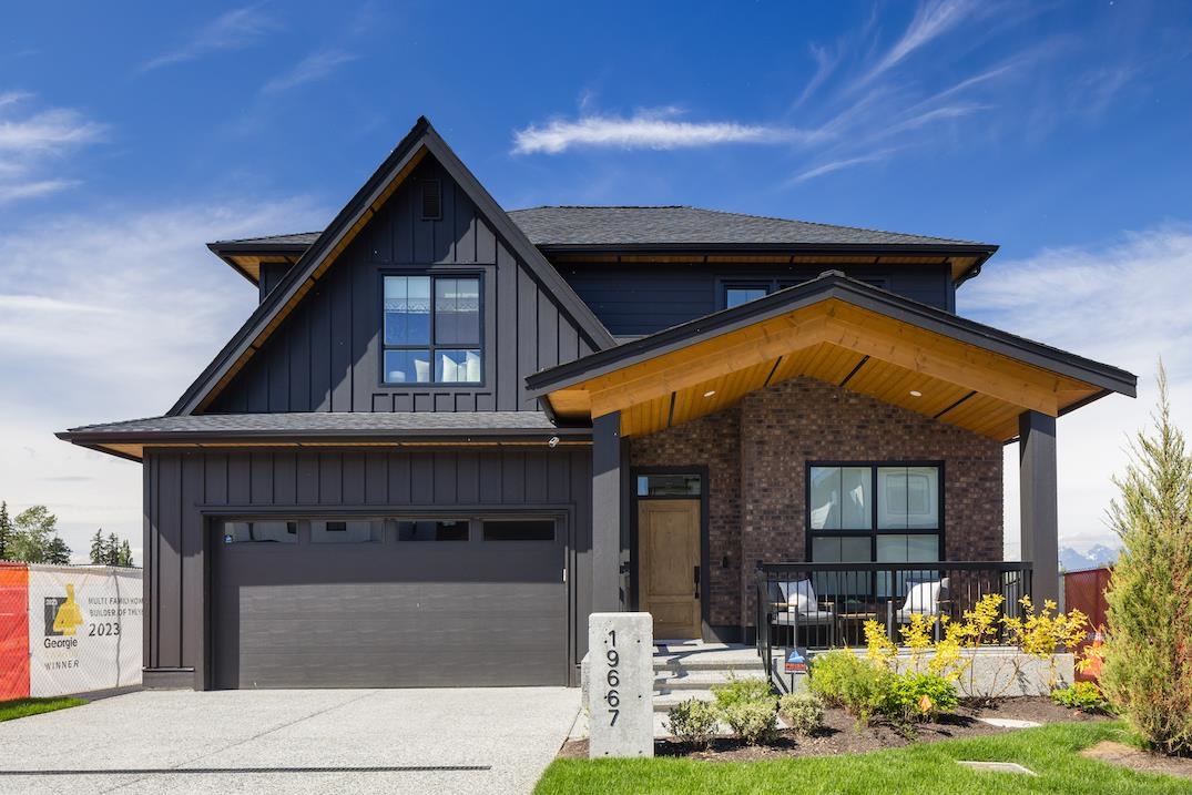 19667 76b Avenue, Langley, BC, V2Y 3T4