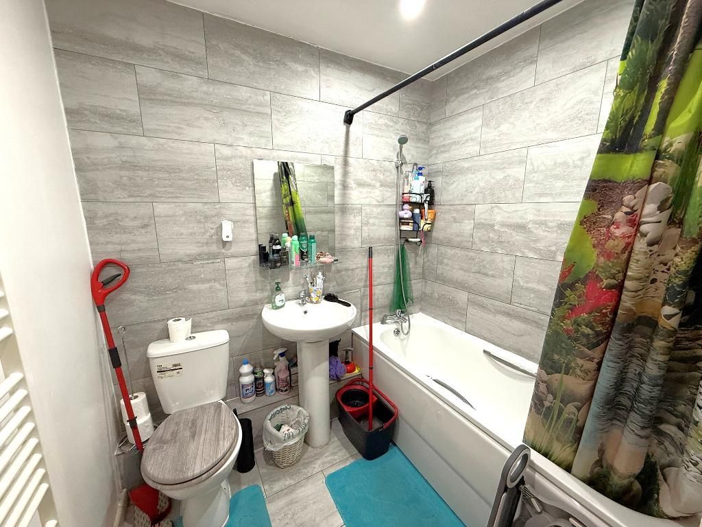 Additional image 4 of 2 bed flat for saleHolly Street, South Luton, Luton, Bedfordshire LU1