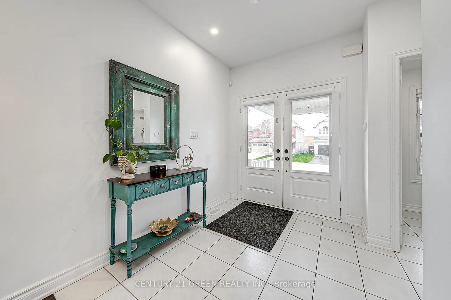 185 Shephard Avenue photo 2