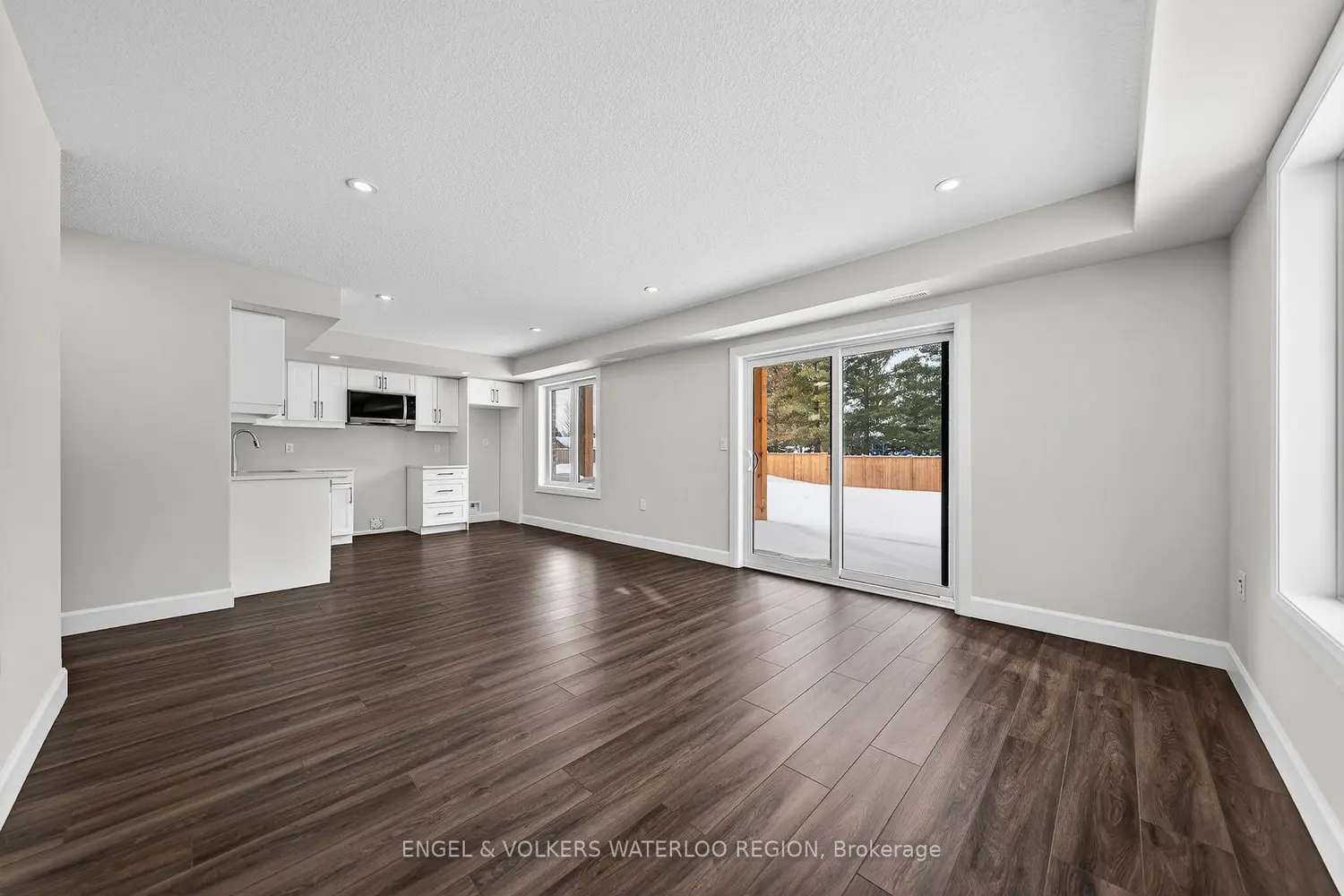 Additional image 6 of 3202 Vivian Line 50